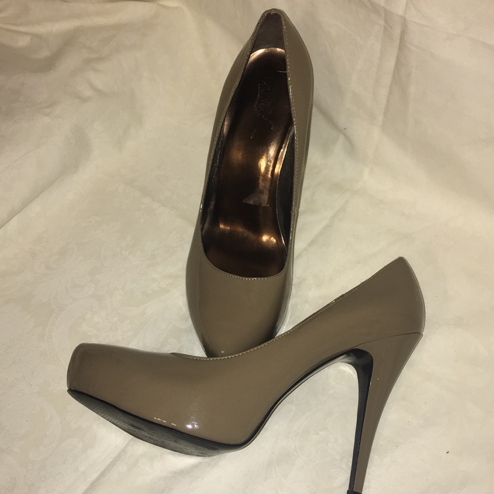 Carlos Santana “Playful” heels